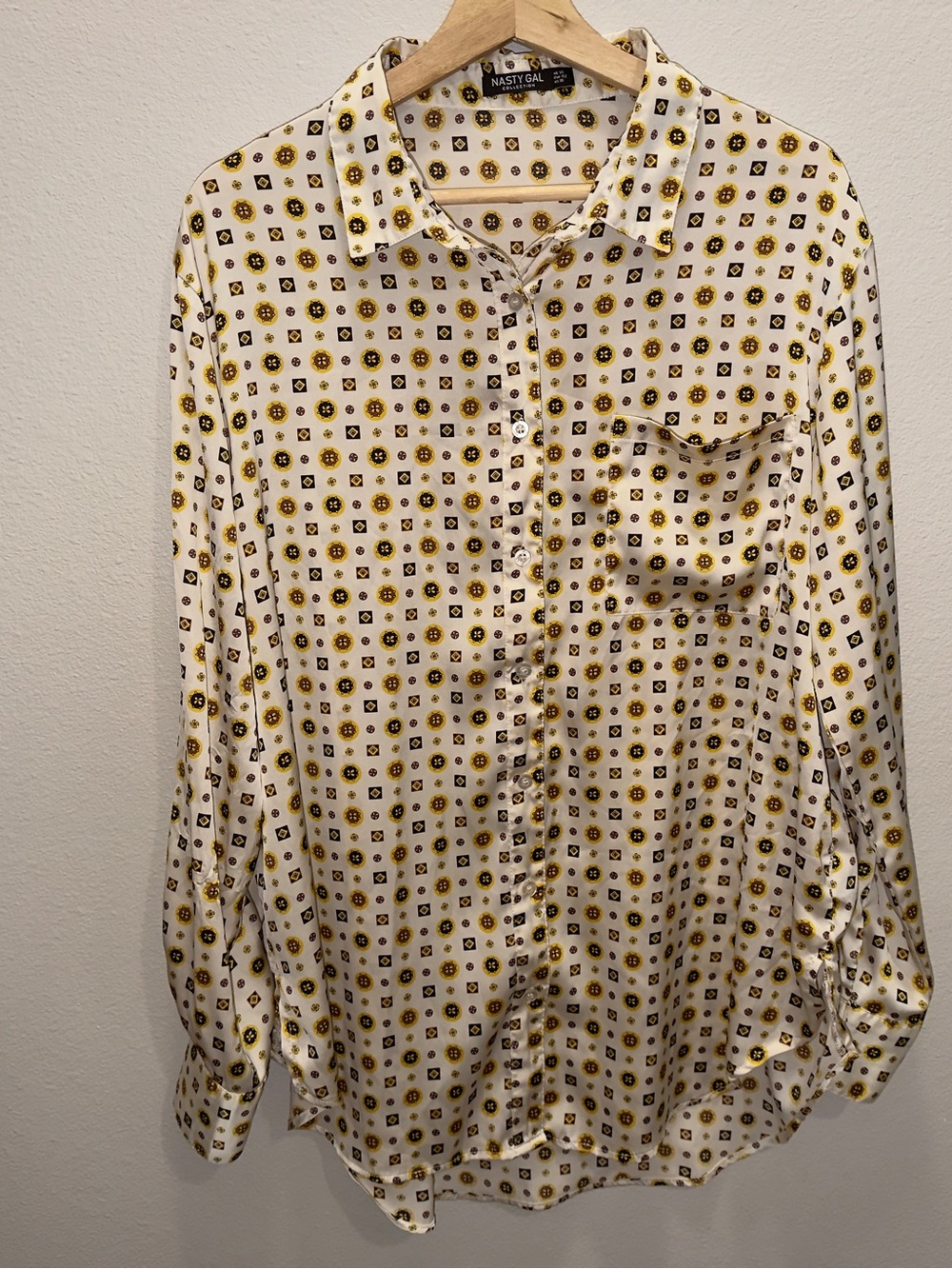 Nasty Gal White Button-Up Shirt with Yellow & Black Size 10